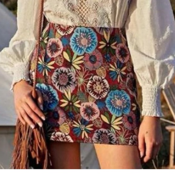 SHEIN Dresses & Skirts - SHEIN Floral Tapestry Jacquard Mini Skirt